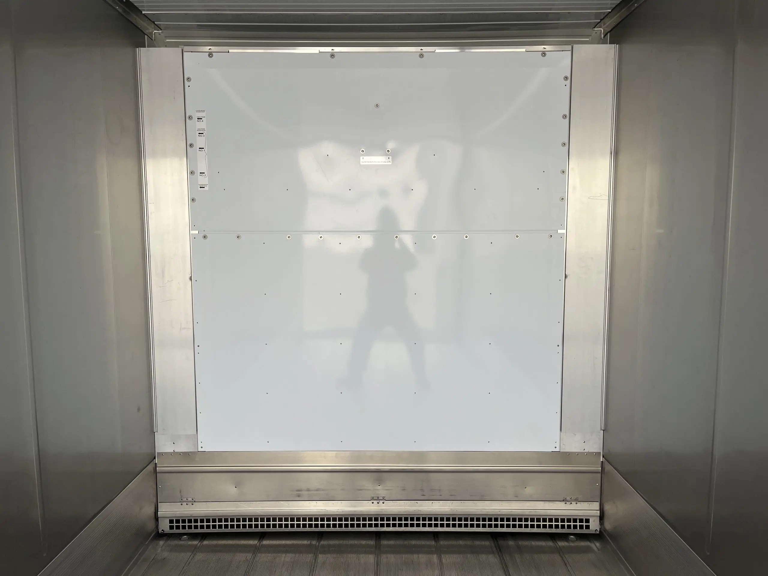 20 Fuß High Cube Kühlcontainer mit Personaltür – Bild 16
