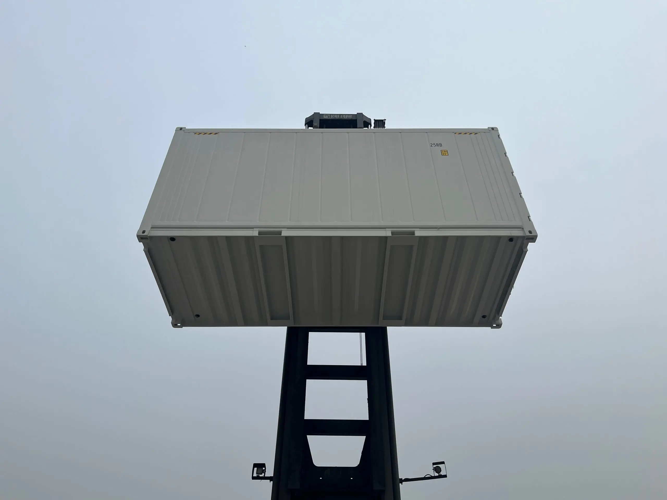 20 Fuß High Cube Kühlcontainer mit Personaltür – Bild 22