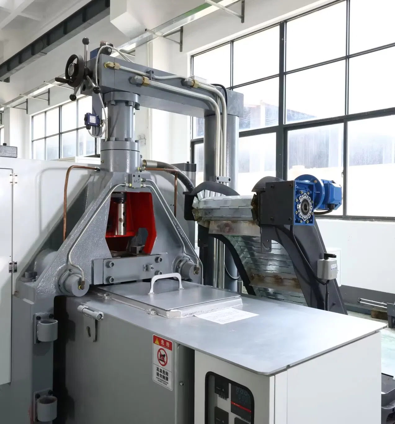 DM138T 138 Tonnen Heißkammer-Druckgussmaschine kaufen – Bild 2
