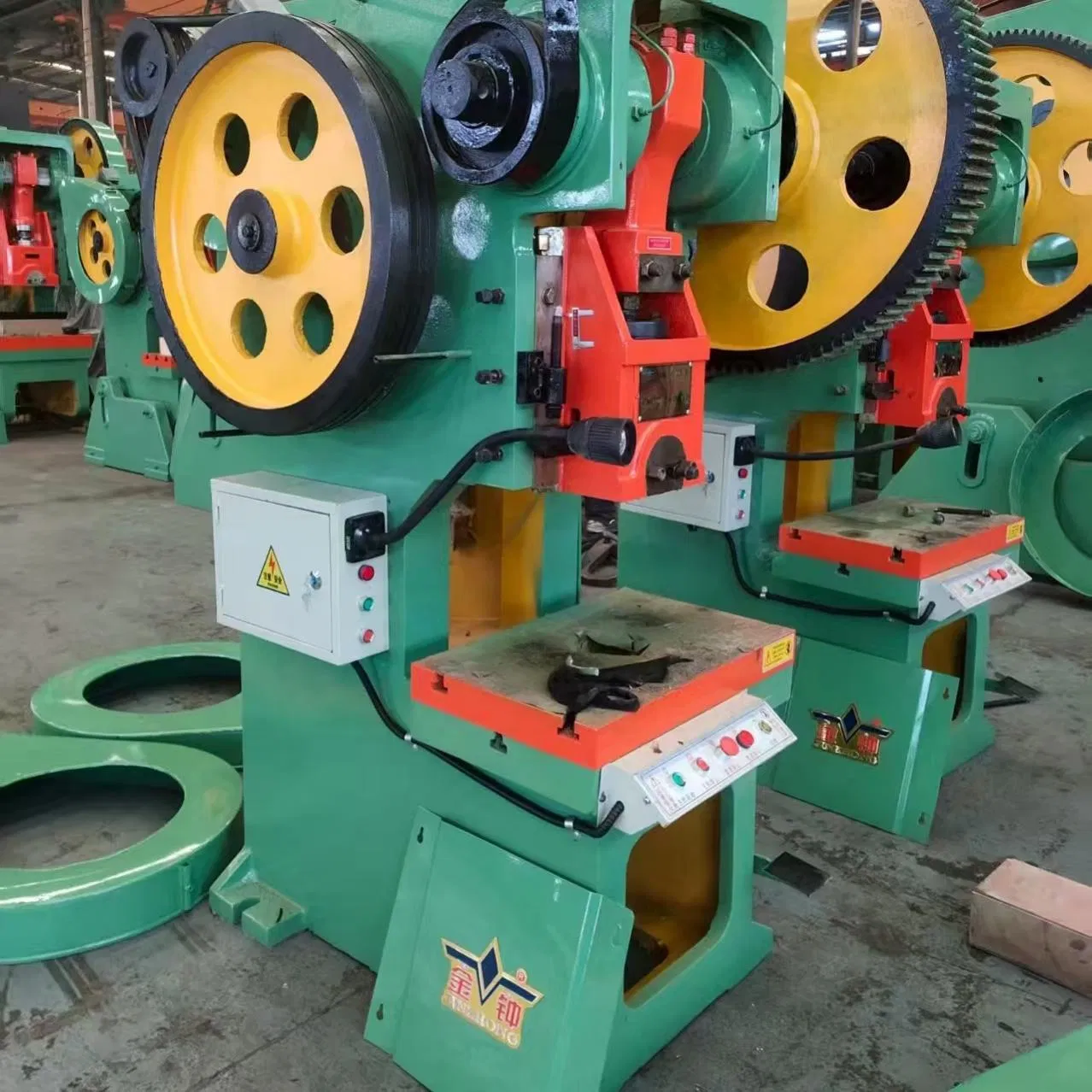 JB23 Aluminiumfolien-Behältermaschine – Bild 2