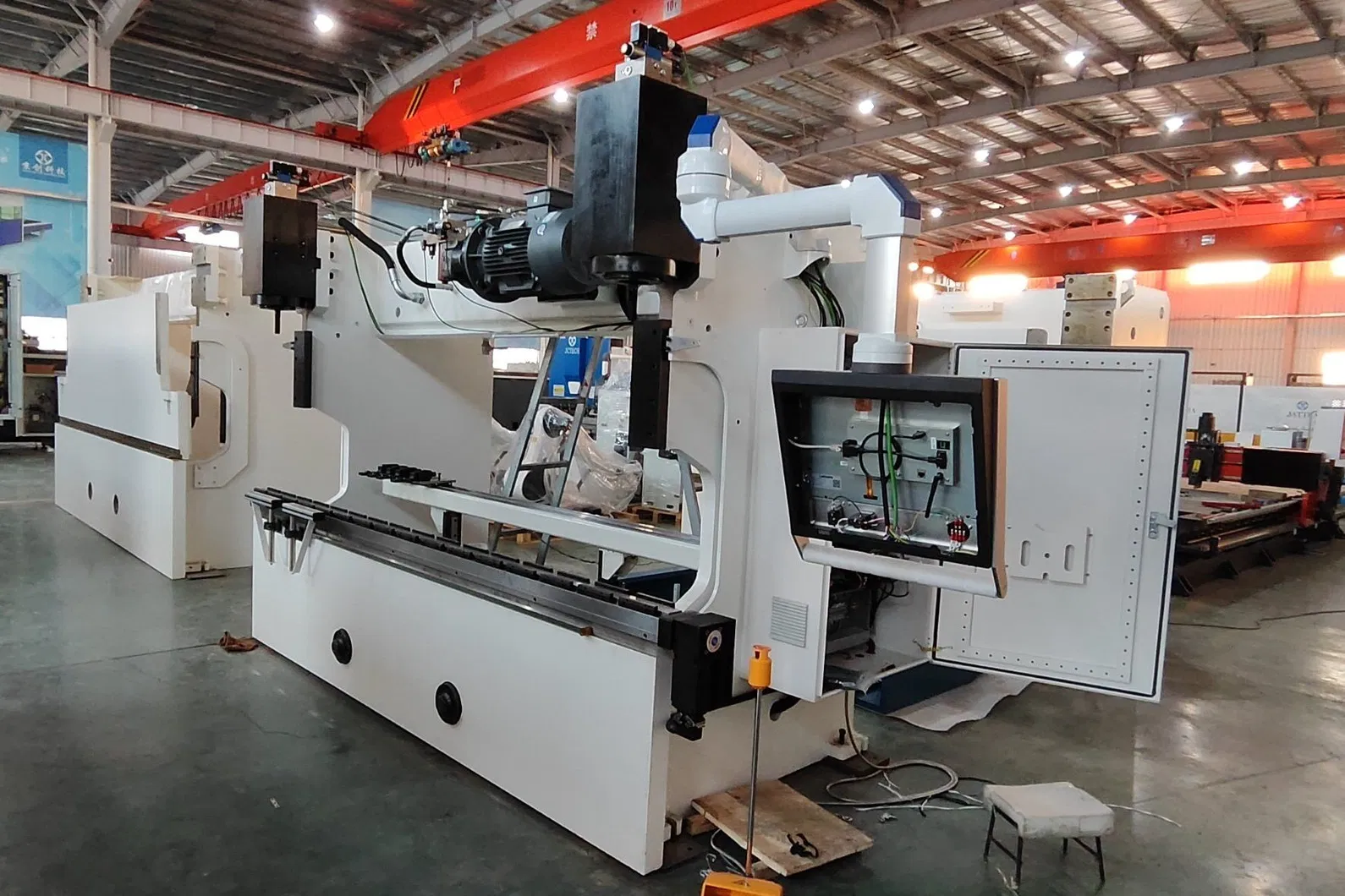 CNC Elektrohydraulische Abkantpresse für Blechbearbeitung – Bild 8
