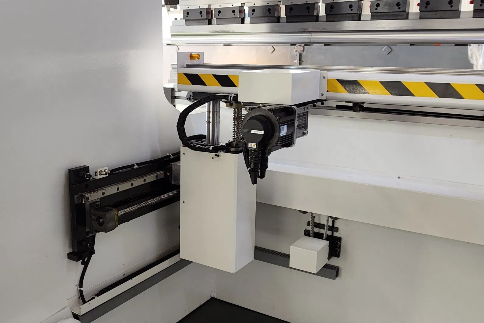 CNC Elektrohydraulische Abkantpresse für Blechbearbeitung – Bild 13