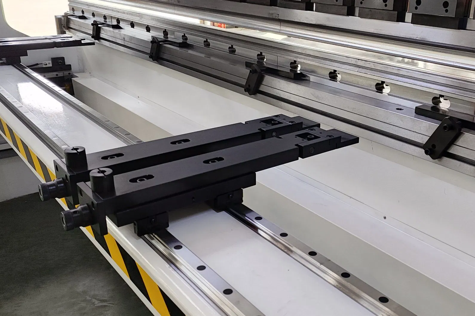 CNC Elektrohydraulische Abkantpresse für Blechbearbeitung – Bild 10