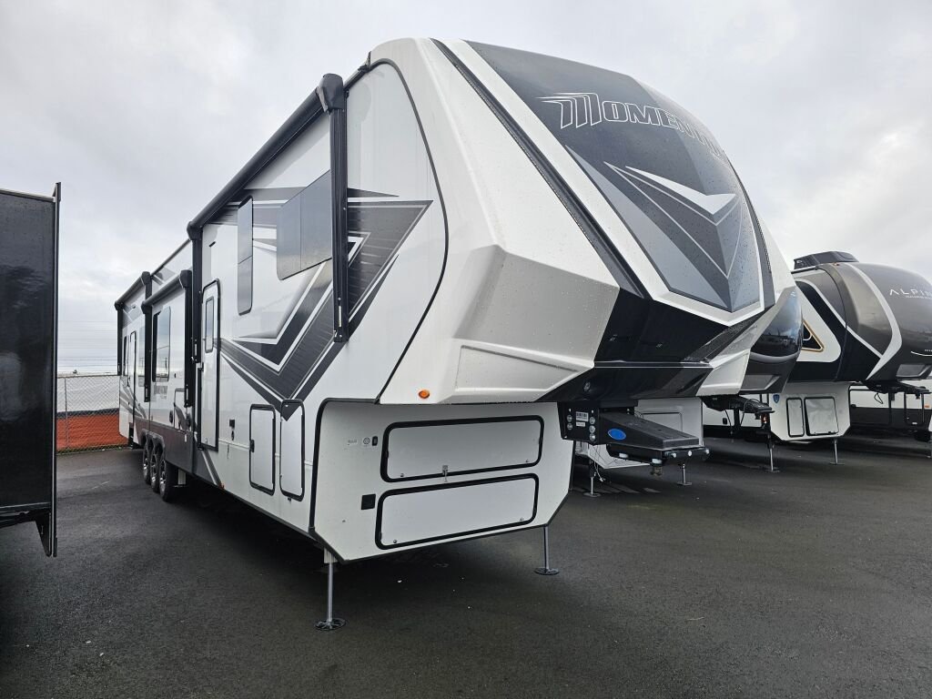 Grand Design Momentum 414M Fifth-Wheel-Wohnwagen (2024)