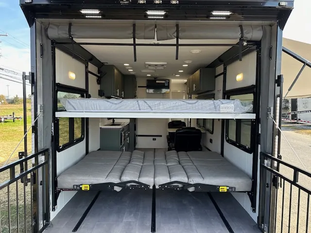 ATC 8,5 x 28 Aluminium-Toy-Hauler-Wohnanhänger PLA 550 – Bild 7