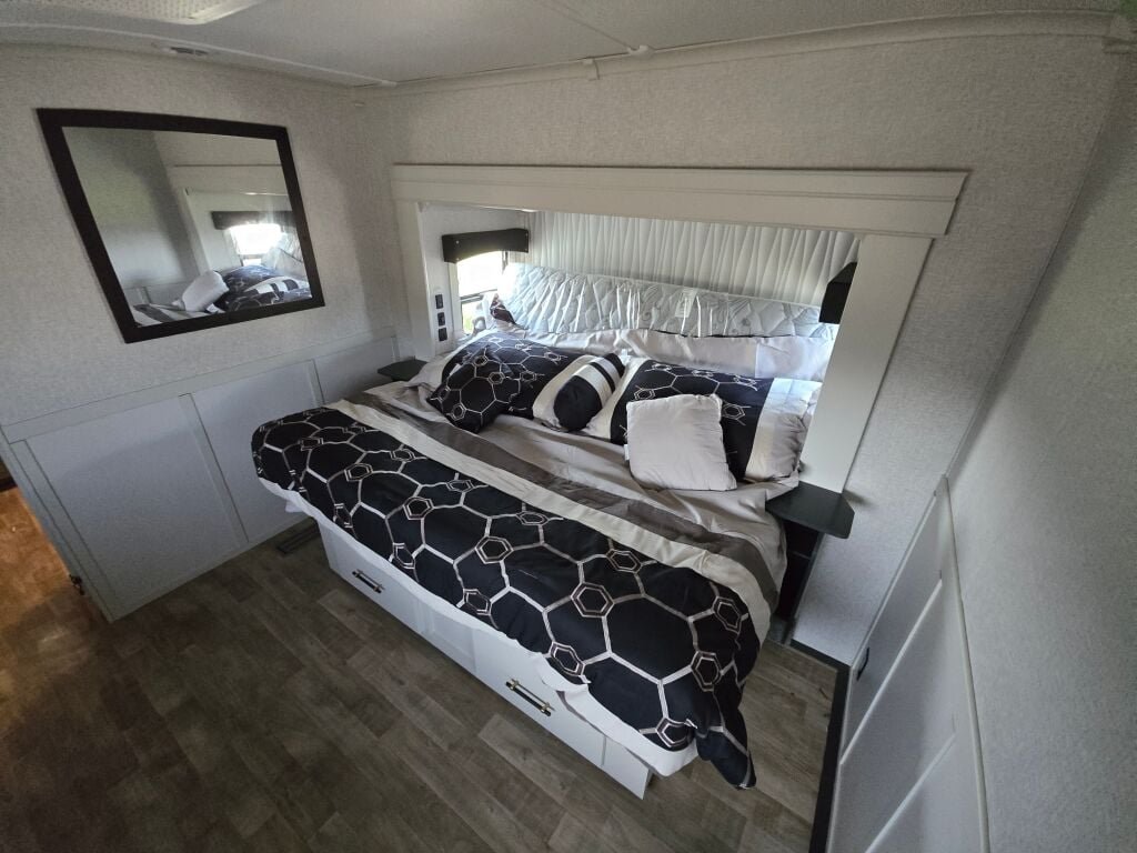 2025 Crossroads Redwood RW4200FL – Bild 11