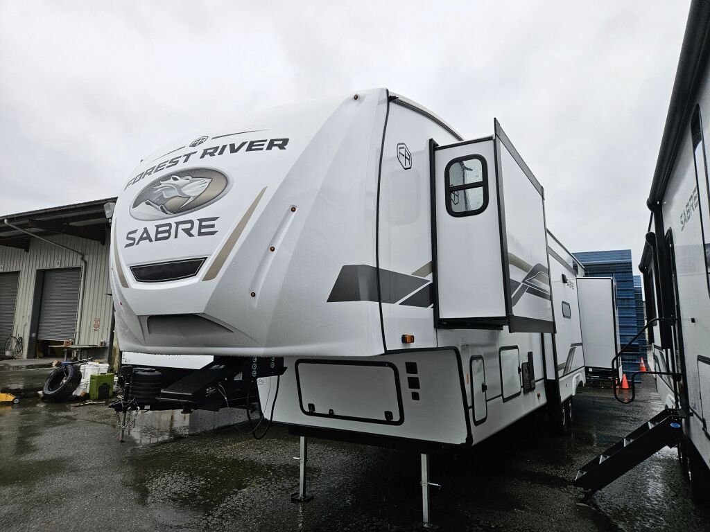 Forest River Sabre 38DBL Fifth-Wheel-Wohnwagen (2025) – Bild 2