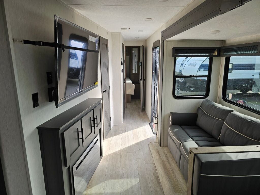 2025 Forest River Wildcat 304MBX – Bild 13