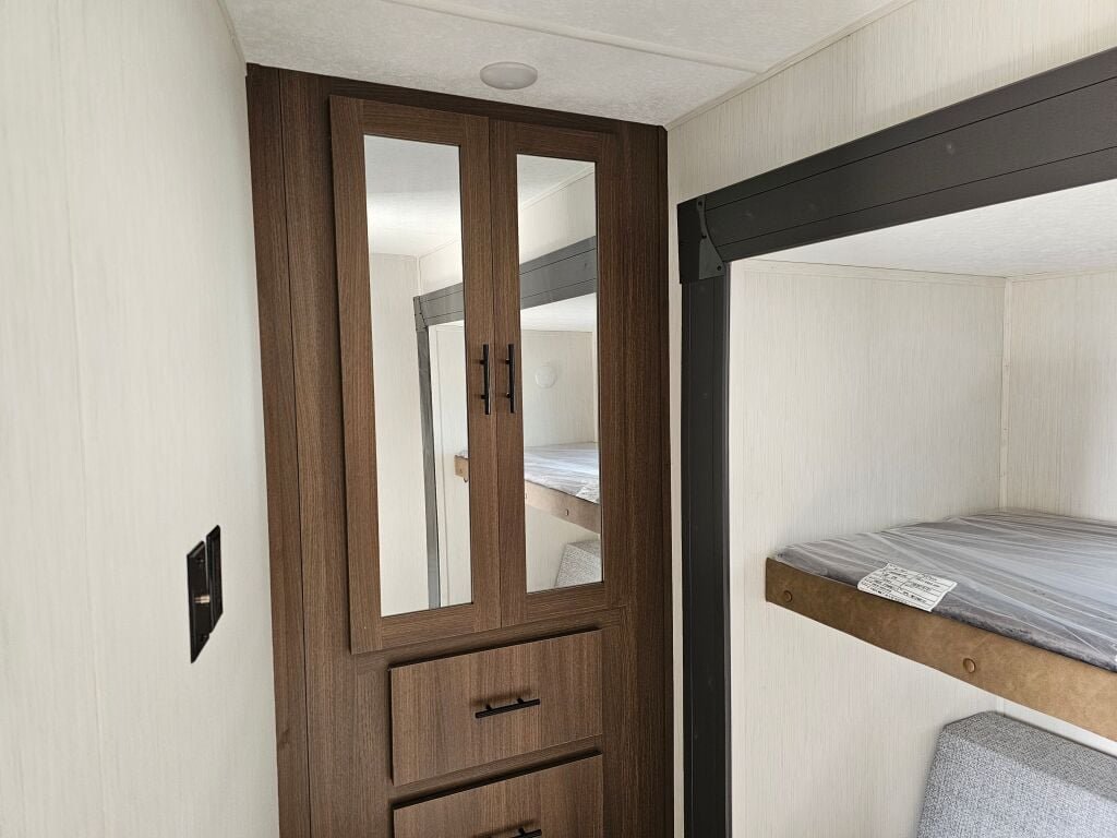 2025 Forest River Wildcat 304MBX – Bild 16