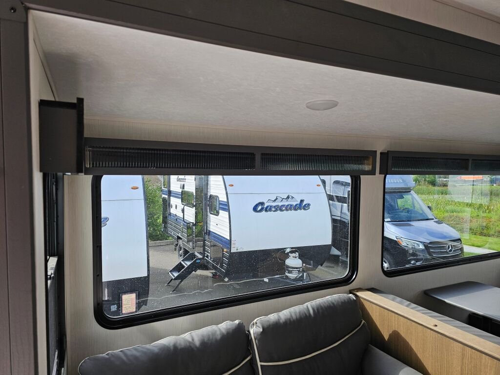 2025 Forest River Wildcat 304MBX – Bild 7