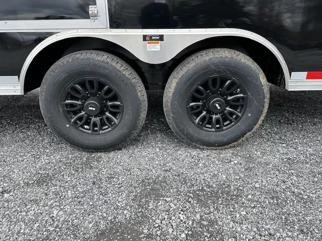 Car Mate 8.5 x 38 Enclosed Gooseneck Trailer Aluminum Wheels – Bild 2