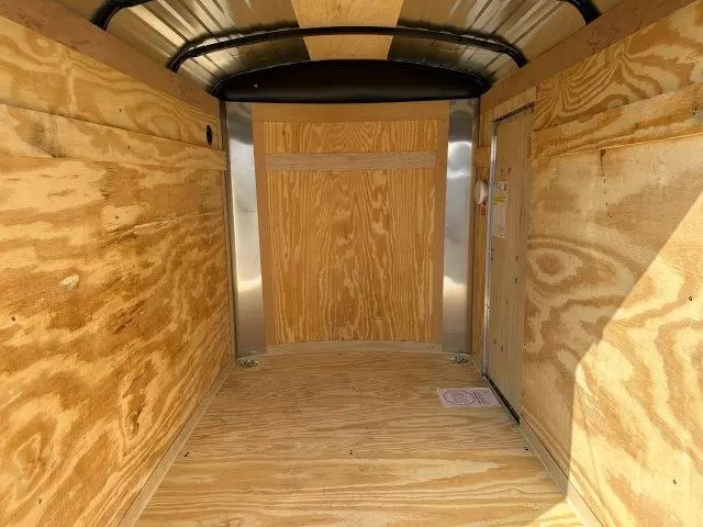 Carry-On 5 x 8 Kofferanhänger mit Rampe und Seitentür – Bild 6